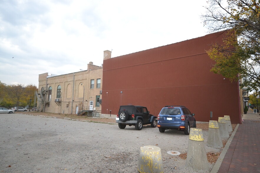 More Photos Of 76-80 S Grove Ave, Elgin Office For Lease