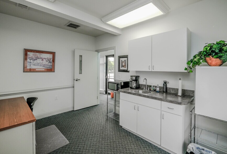 More Photos Of 123 E 6th St, Front Royal Office For Lease