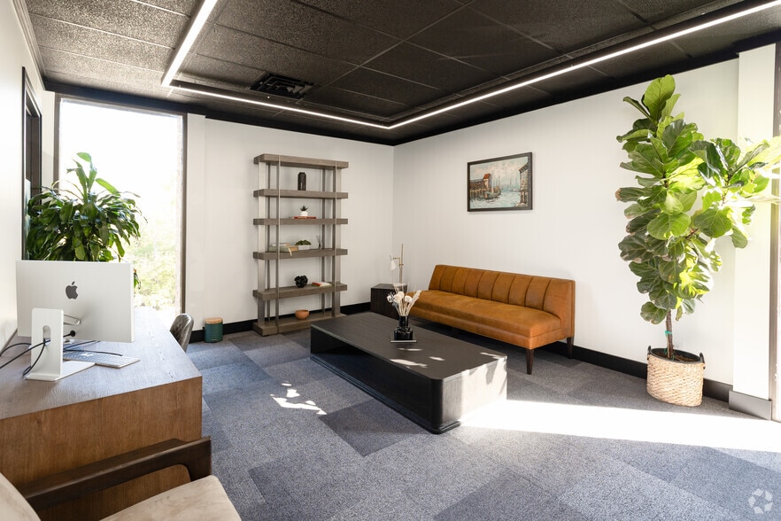 More Photos Of 220 W Bridge St, Dublin Office For Lease