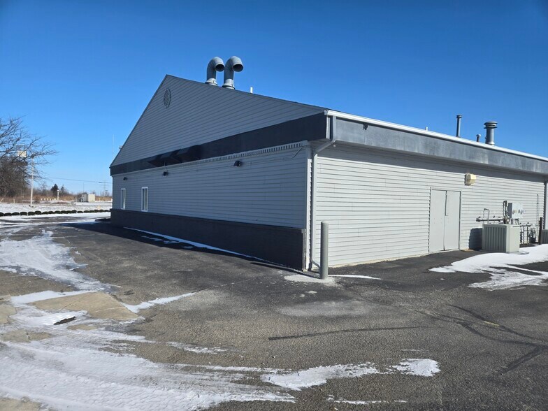 More Photos Of 10552 Evans Dr, Luna Pier Freestanding For Lease