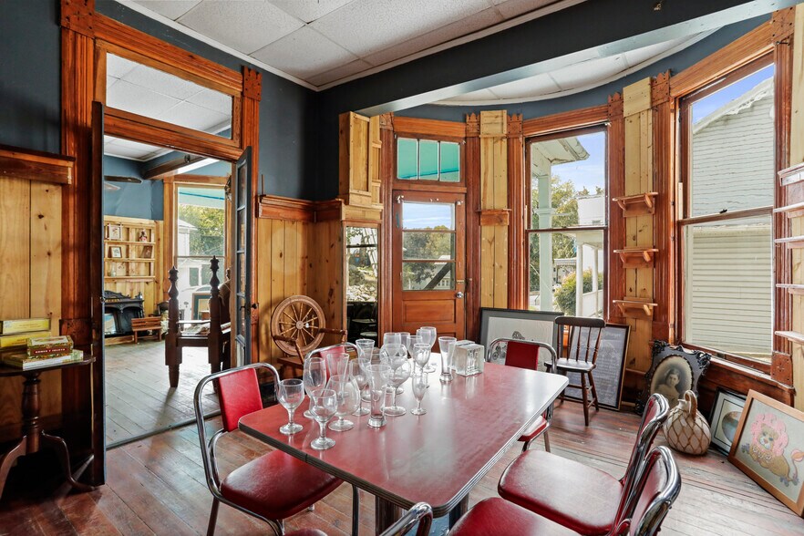 More Photos Of 102-104 N Main St, Edinburg Storefront Retail Residential For Sale