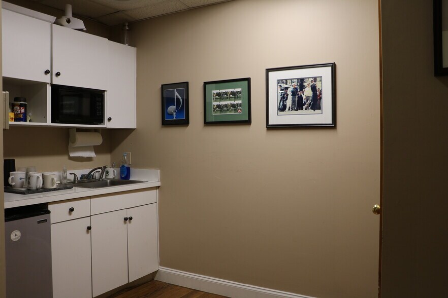 More Photos Of 125 Bedford St, Stamford Storefront For Lease