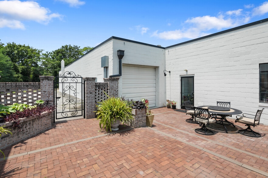 More Photos Of 228-230 Winslow St, Fayetteville Loft Creative Space For Sale