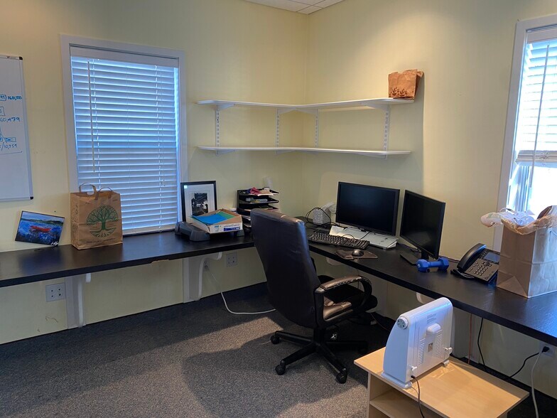 More Photos Of 7 Main St, North Kingstown Storefront Retail Office For Lease