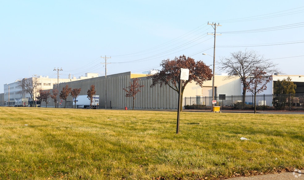 More Photos Of 2600 N 32nd St, Milwaukee Manufacturing For Sale