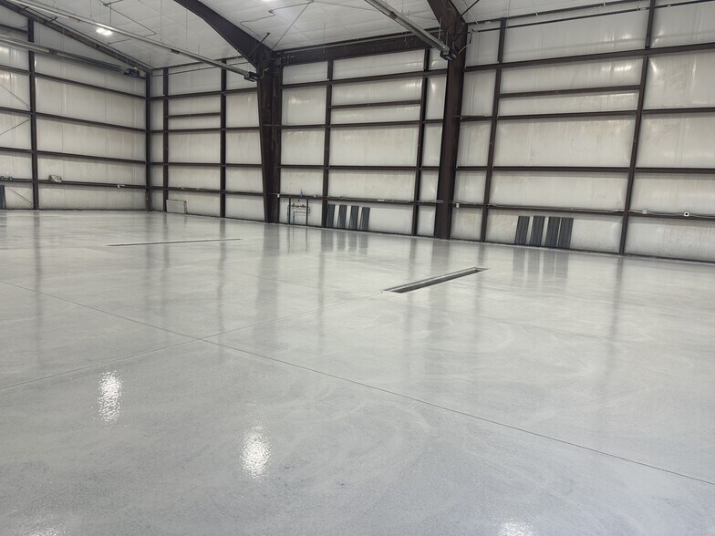 More Photos Of 452 Plane, Gypsum Warehouse For Lease