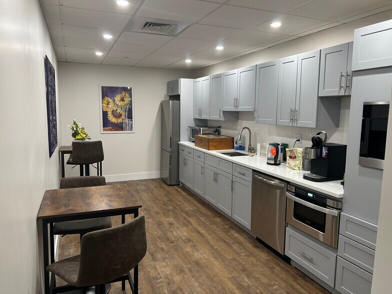 More Photos Of 10 Wall St, Norwalk Office Residential For Lease