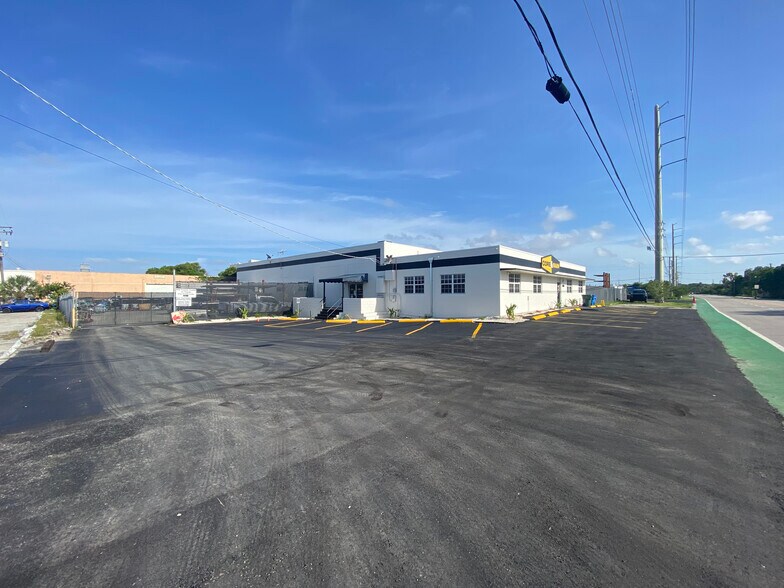 More Photos Of 4310 NW 10th Ave, Oakland Park Warehouse For Lease