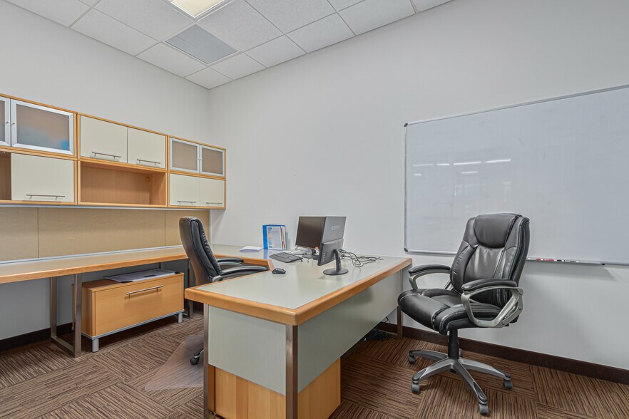 More Photos Of 4650 E Cotton Center Blvd, Phoenix Office For Lease