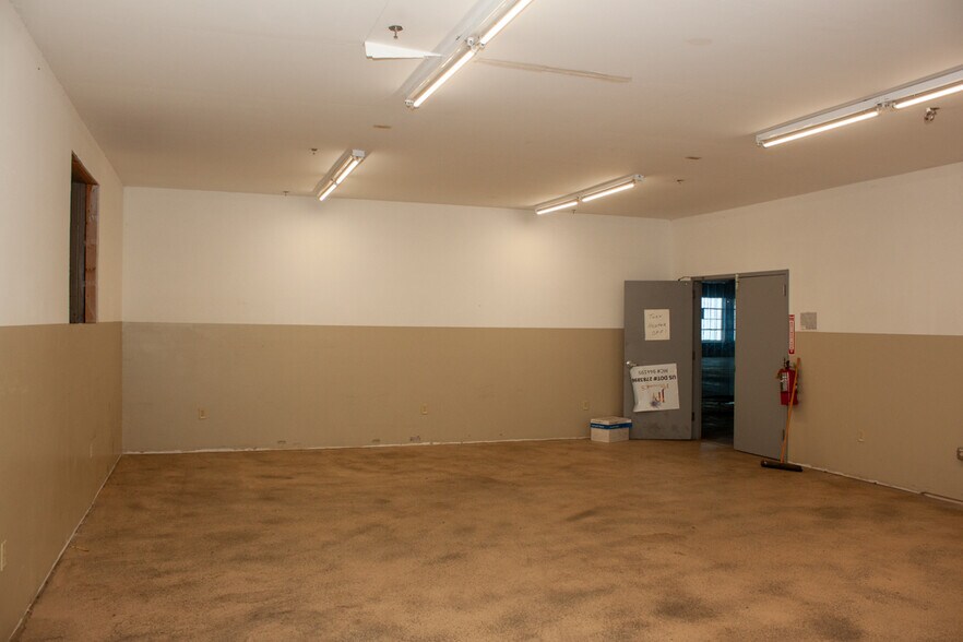 More Photos Of 10 Bartlett St, Allenstown Light Manufacturing For Lease