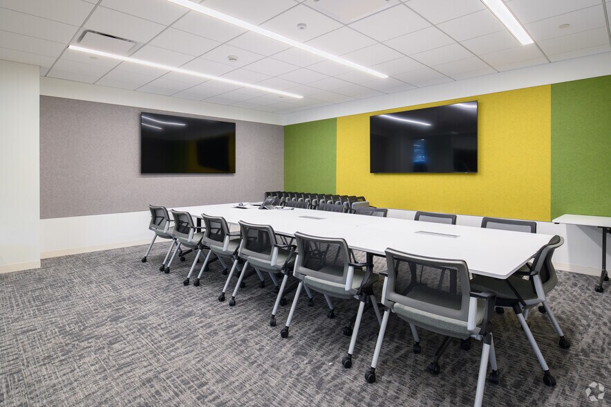 More Photos Of 2700 Kelly Rd, Warrington Office For Lease