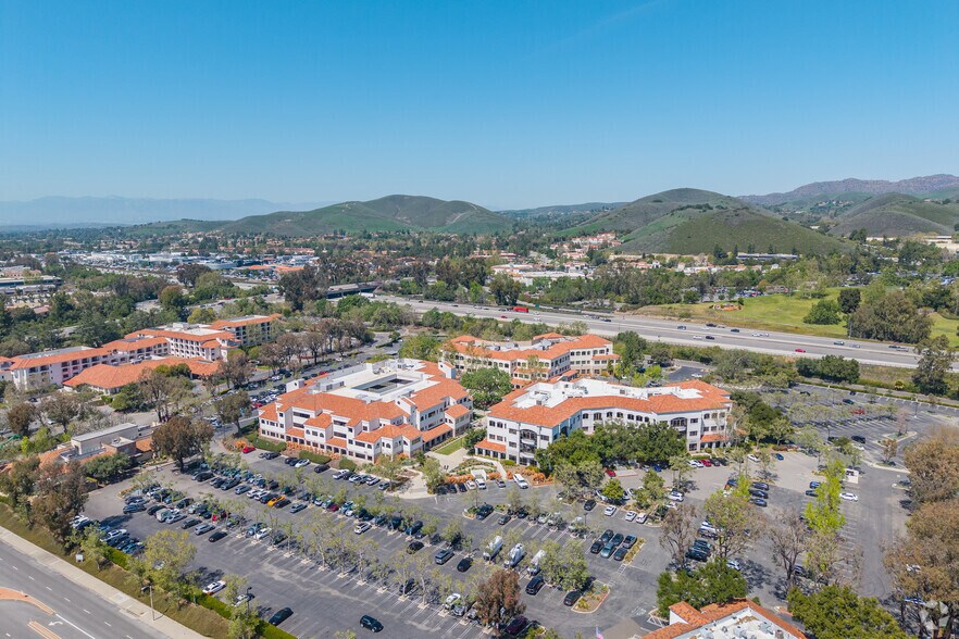 More Photos Of 2801 Townsgate Rd, Westlake Village Office For Lease