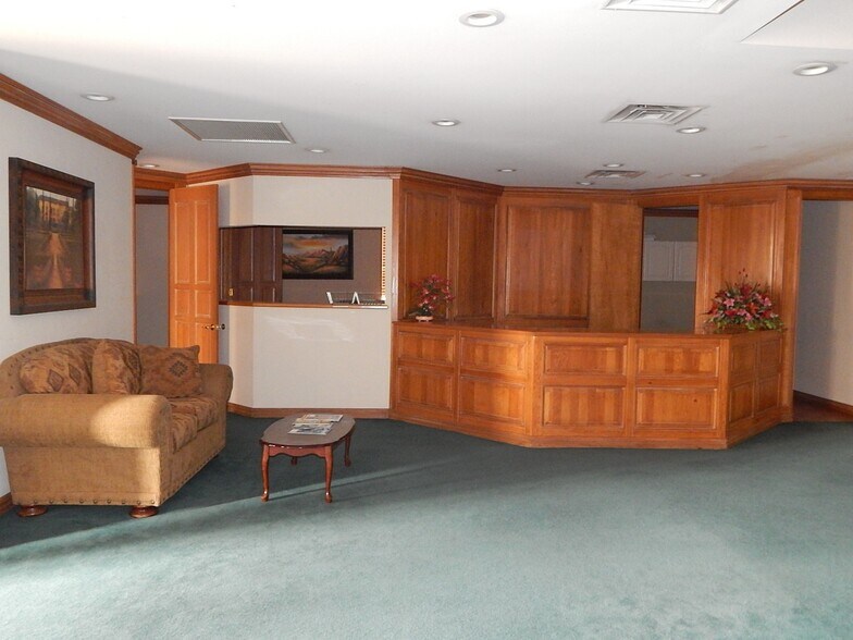 More Photos Of 10225 W Thunderbird Rd, Sun City Medical For Sale