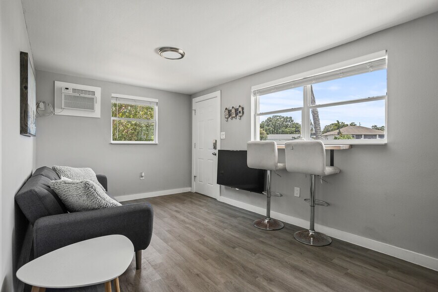 More Photos Of 8820 Rocky Creek Dr, Tampa Apartments For Sale