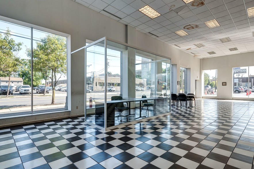 More Photos Of 647 W Genesee St, Syracuse Auto Dealership For Sale