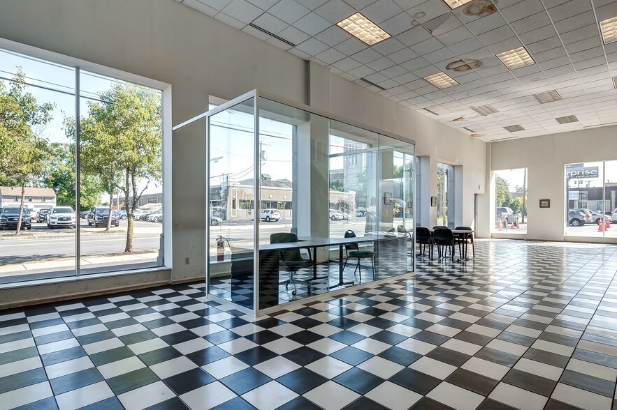 More Photos Of 647 W Genesee St, Syracuse Auto Dealership For Sale