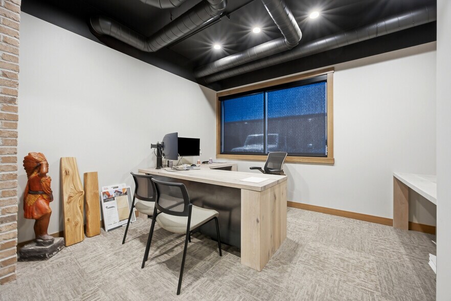More Photos Of 2942 S Fiechtnet Dr, Fargo Warehouse For Sale
