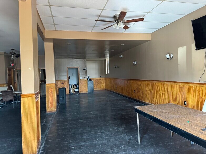 More Photos Of 413 Hawthorne Ave, Newark General Retail For Lease