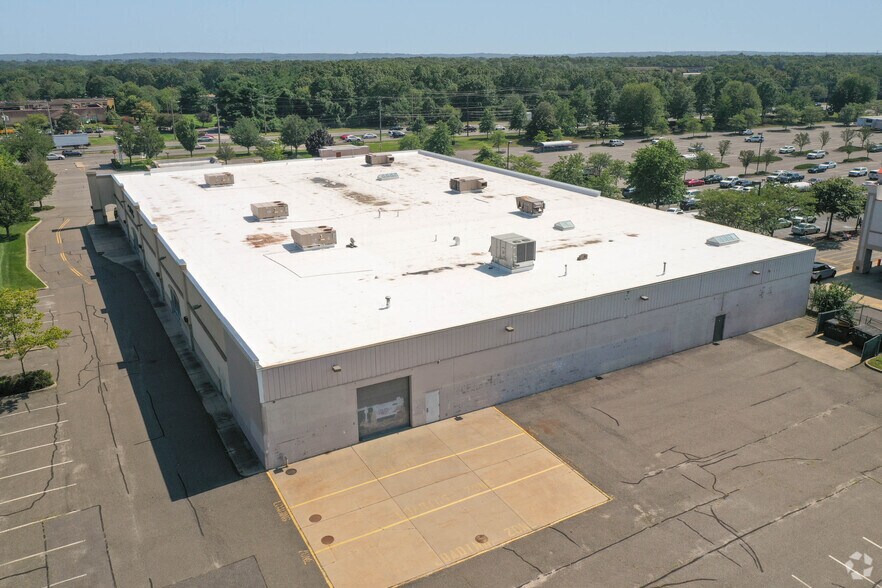 More Photos Of 4016 Nesconset Hwy, East Setauket Freestanding For Lease