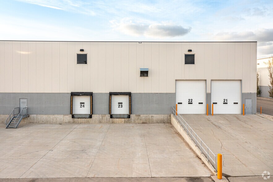 More Photos Of 6340-6356 Roper Rd NW, Edmonton Unknown For Lease