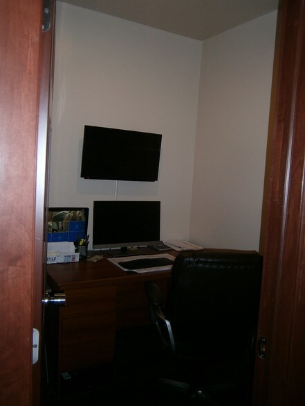 More Photos Of 940 Hansen Rd, Green Bay Storefront For Lease