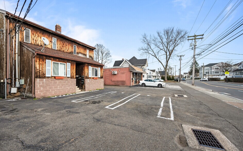 More Photos Of 547 Naugatuck Ave, Milford Apartments For Sale
