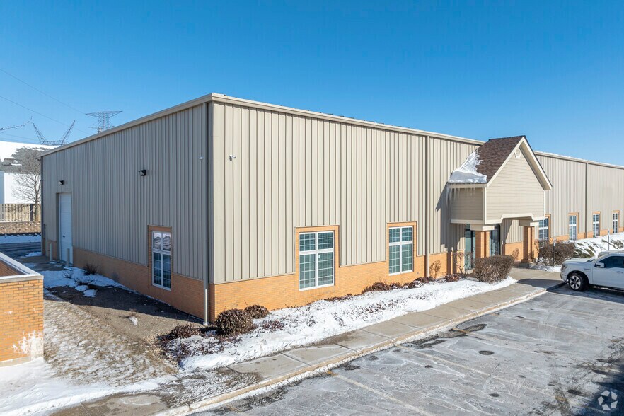 More Photos Of 700-710 Center Rd, Frankfort Warehouse For Lease