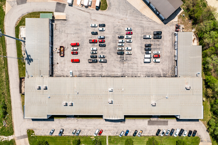 More Photos Of 2000 James St, Coralville Service For Lease