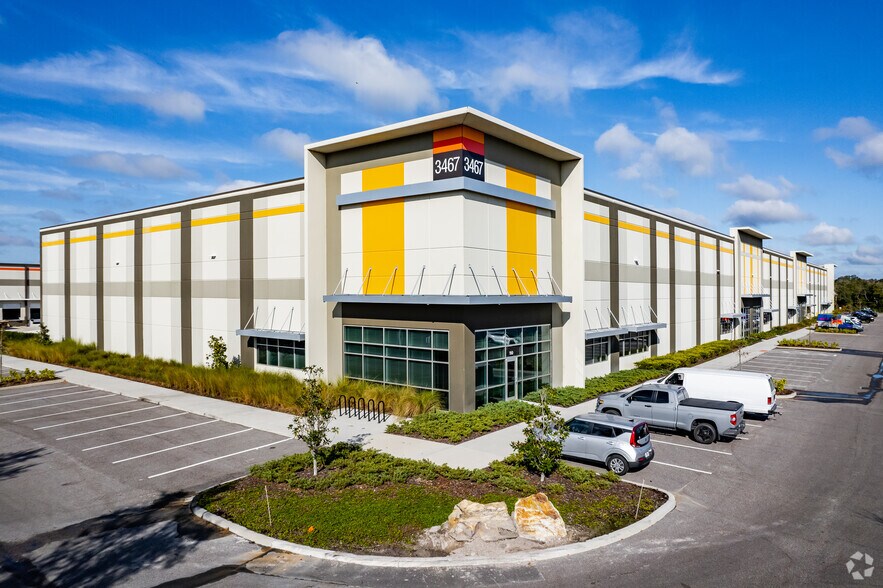 More Photos Of 3467 Wd Judge Dr, Orlando Warehouse For Lease