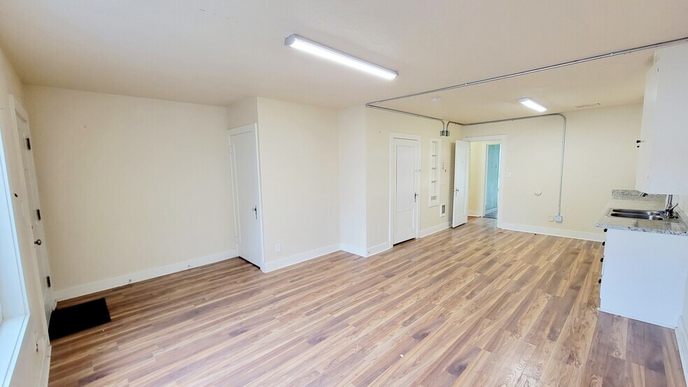 More Photos Of 1109 Edgewater St NW, Salem Storefront For Lease