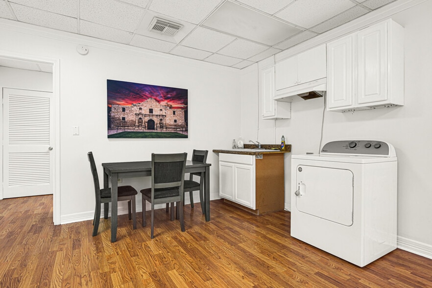 More Photos Of 2000 Cedar Dr, La Marque Freestanding For Sale