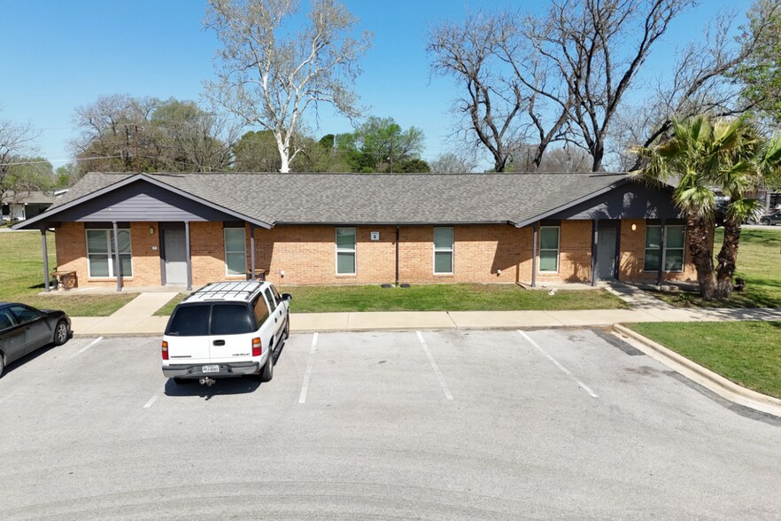 Primary Photo Of 1002 SE Martin Luther King Rd, Smithville Apartments For Sale