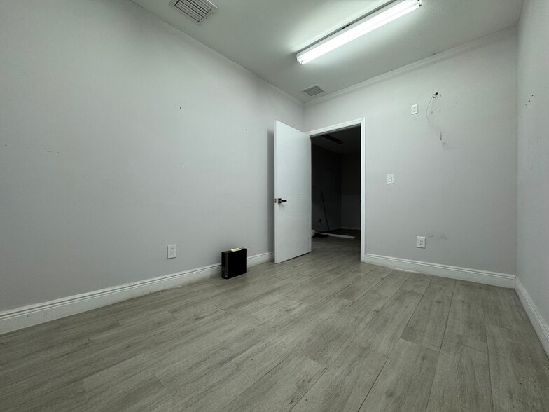 More Photos Of 7555-7575 W 2nd Ct, Hialeah Warehouse For Sale