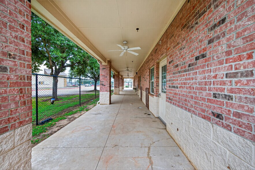 More Photos Of 8525 Queenston Blvd, Houston Freestanding For Sale