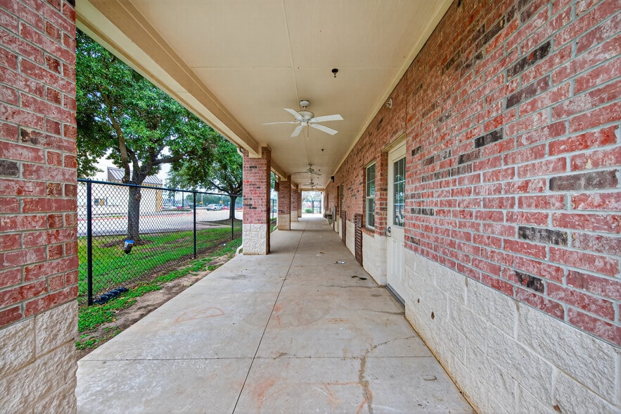 More Photos Of 8525 Queenston Blvd, Houston Freestanding For Sale