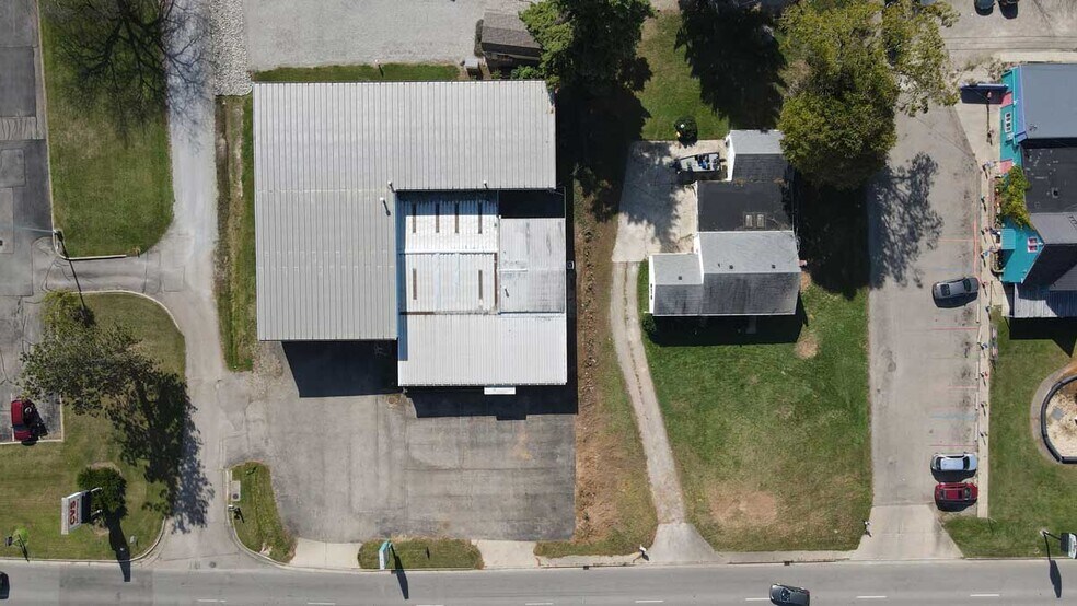 More Photos Of 1222 US HWY 50, Chillicothe Flex For Sale