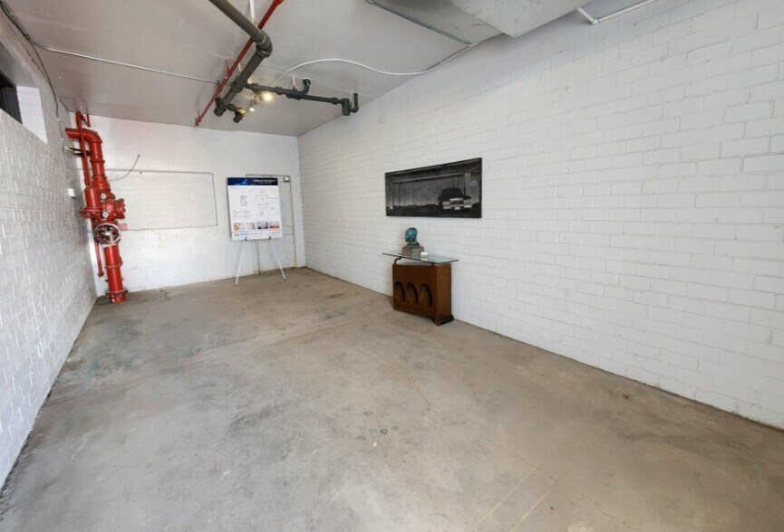 More Photos Of 1624 E Washington St, Phoenix Warehouse For Lease
