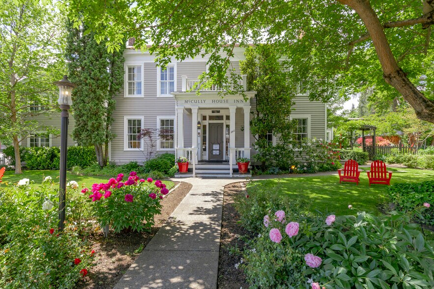 More Photos Of 240 E California St, Jacksonville Hotel For Sale