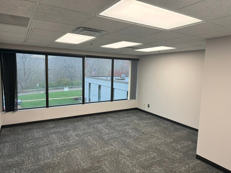 More Photos Of 10078 E Kemper Rd, Montgomery Unknown For Lease