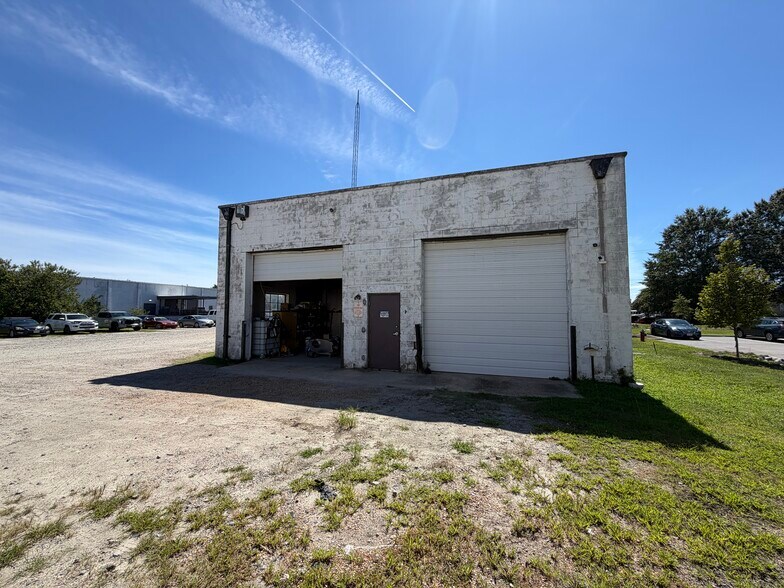 More Photos Of 5720 Bayside Rd, Virginia Beach Service For Lease