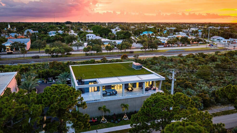 More Photos Of 11700 SE Shell Ave, Hobe Sound Loft Creative Space For Sale