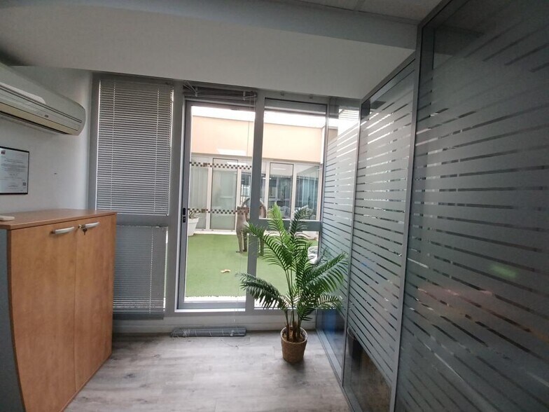 More Photos Of 22 Avenue Robert Schuman, Marseille Office For Sale