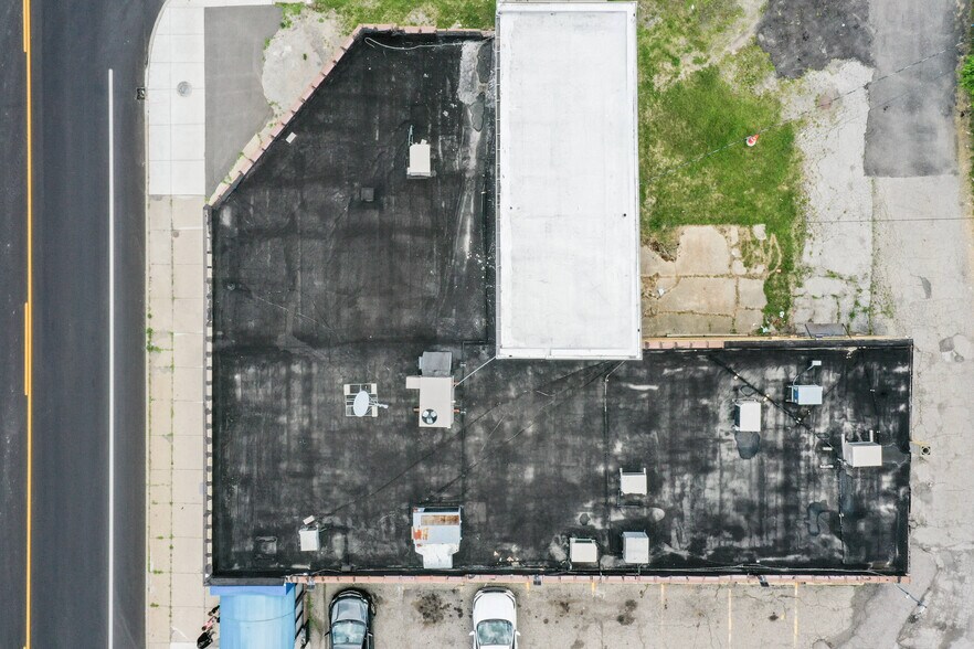 More Photos Of Undisclosed, Pontiac Convenience Store For Sale