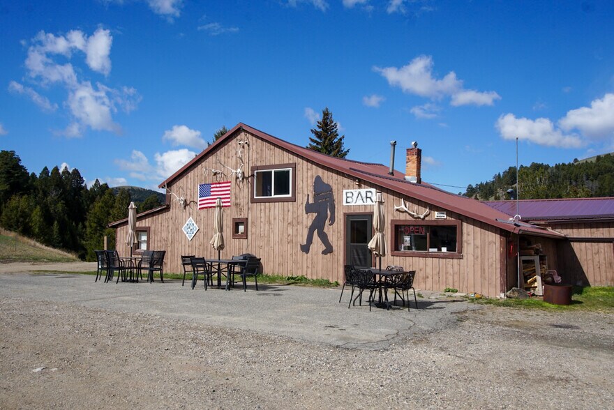 More Photos Of 20 Forest Rd S, Martinsdale Hotel For Sale
