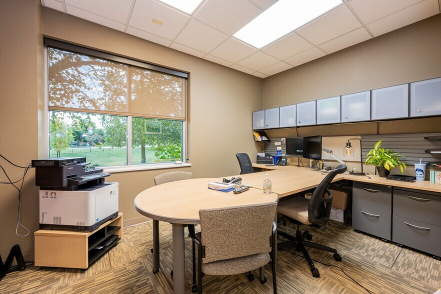 More Photos Of 301-303 Sterling Dr, Orchard Park Medical For Lease