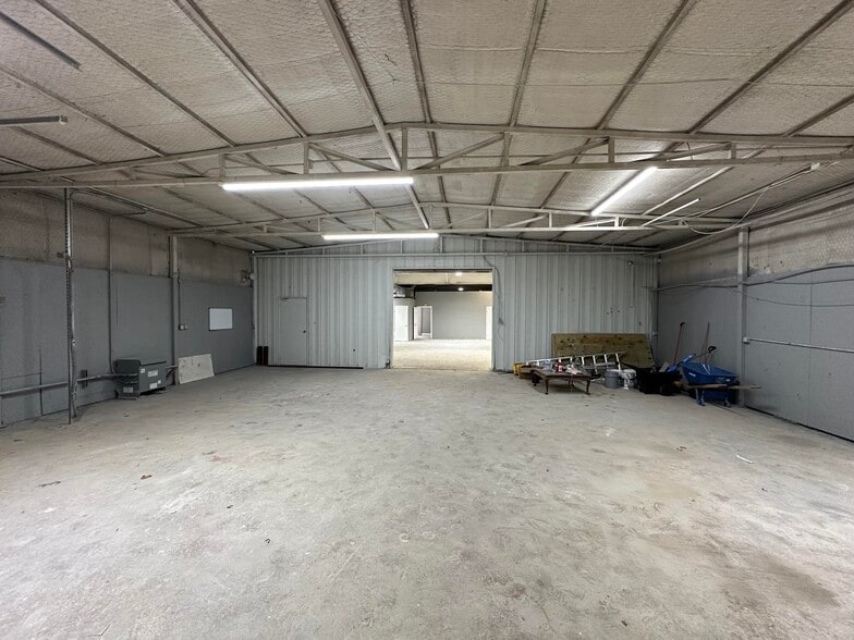 More Photos Of 5021 Gordon Smith Dr, Rowlett Warehouse For Sale