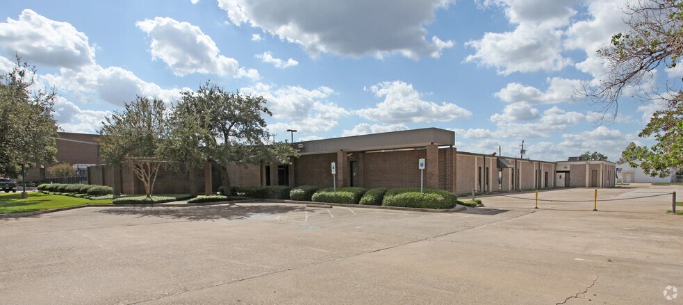 Primary Photo Of 2215 Mangum Rd, Houston Office For Sale