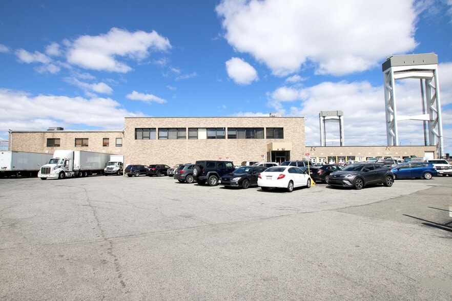 More Photos Of 580 Chelsea St, Boston Warehouse For Lease