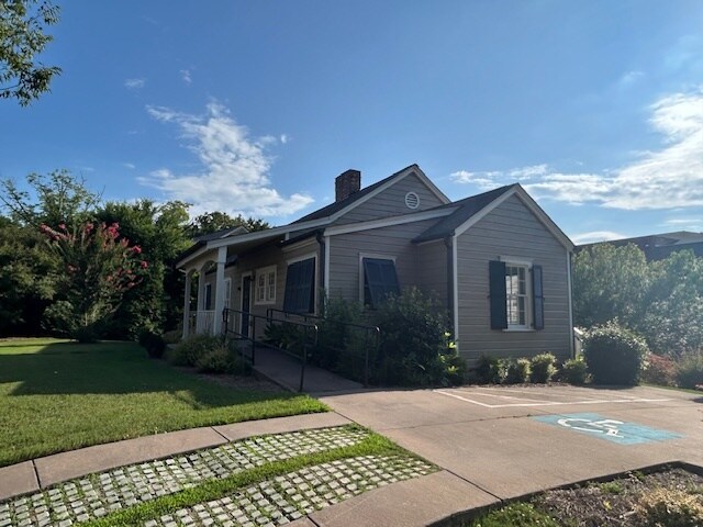 More Photos Of 790 Market St, Woodstock Office For Lease