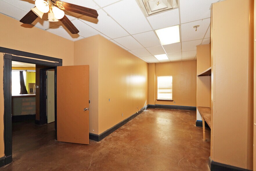 More Photos Of 4001 River Rd, Amarillo Convenience Store For Lease